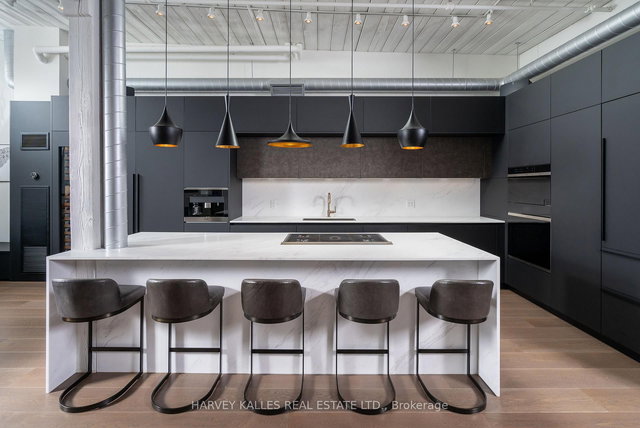 Ph12 - 993 Queen Street W