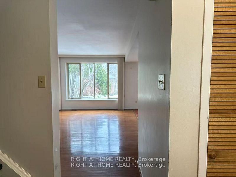 63 Cairnside Cres, Toronto, M2J 3M9 | Image 3