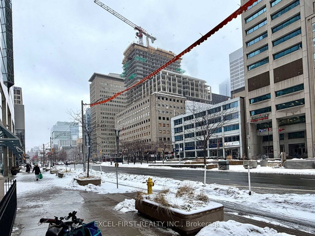2206 - 426 University Avenue