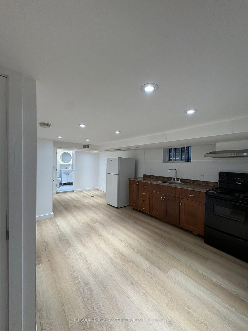 BSMT - 858 Manning Ave, Toronto, M6G 2W8 | Image 3