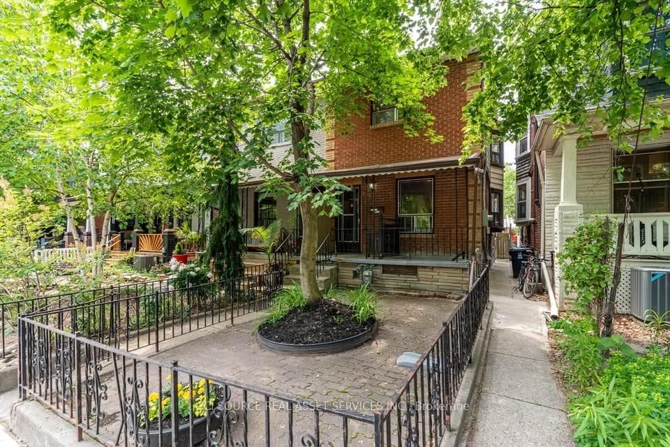 Semi-Detached House for lease at BSMT-858 Manning Avenue, Toronto, Ontario, M6G 2W8 - Annex - MLS: C12869524