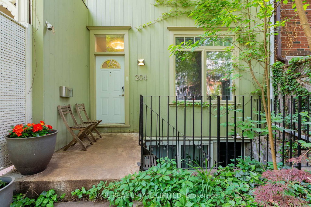 Lower - 204 Berkeley Street