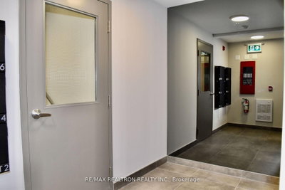 Unit 4 — 3429 Yonge Street — more photos