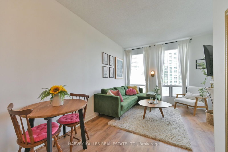 1704 - 85 Bloor St E, Toronto, M4W 3Y1 | Image 3