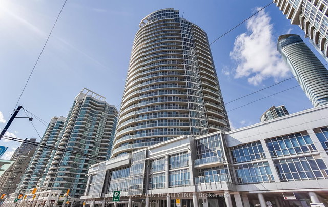 1612 - 218 Queens Quay W