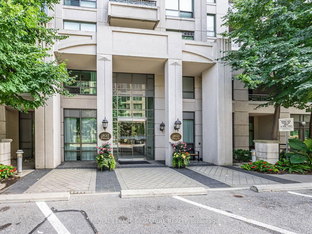 801 - 205 The Donway W