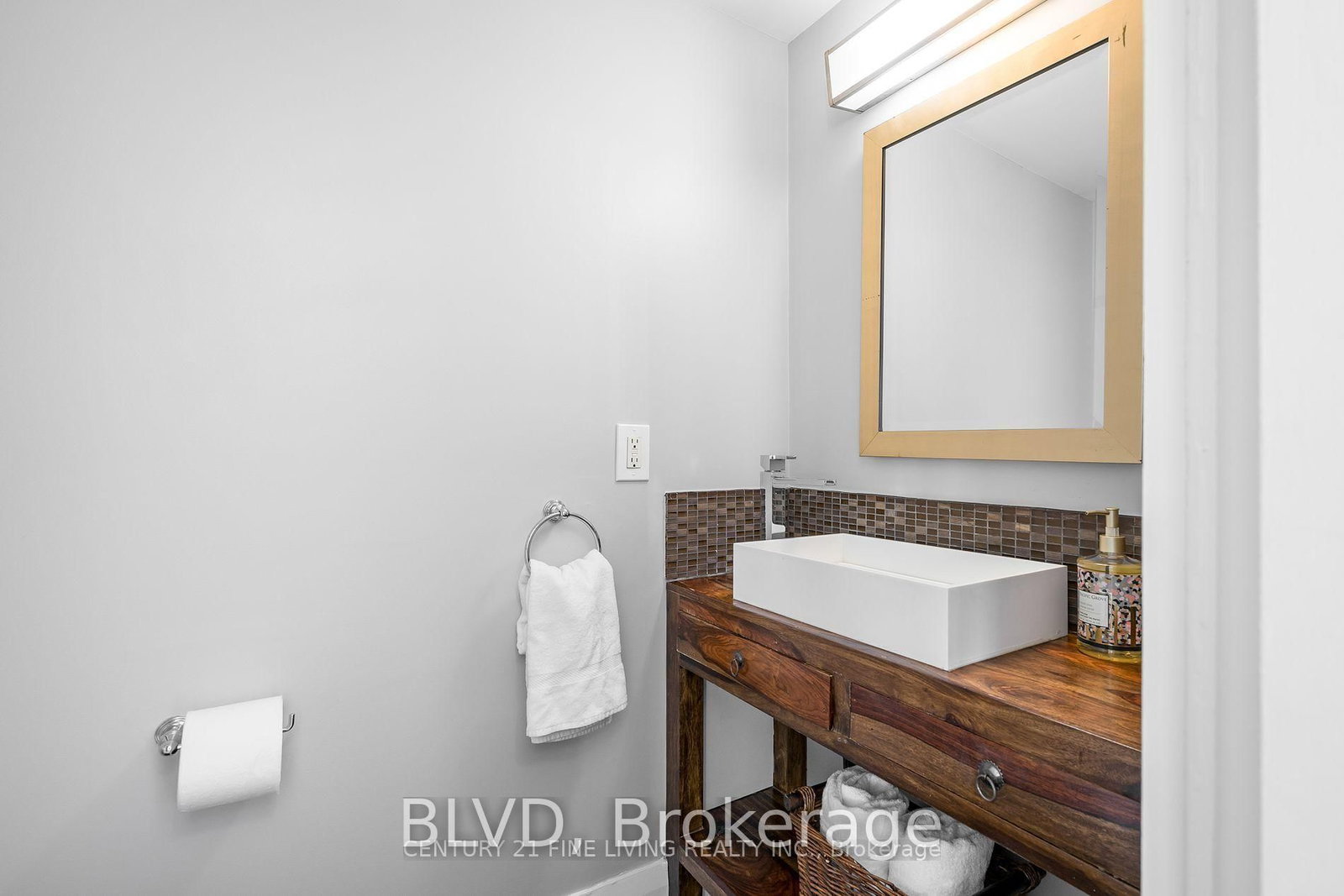 Detached House for lease at 9 Maxwell Avenue, Toronto, Ontario, M5P 2B4 - Yonge-Eglinton - MLS: C12876022