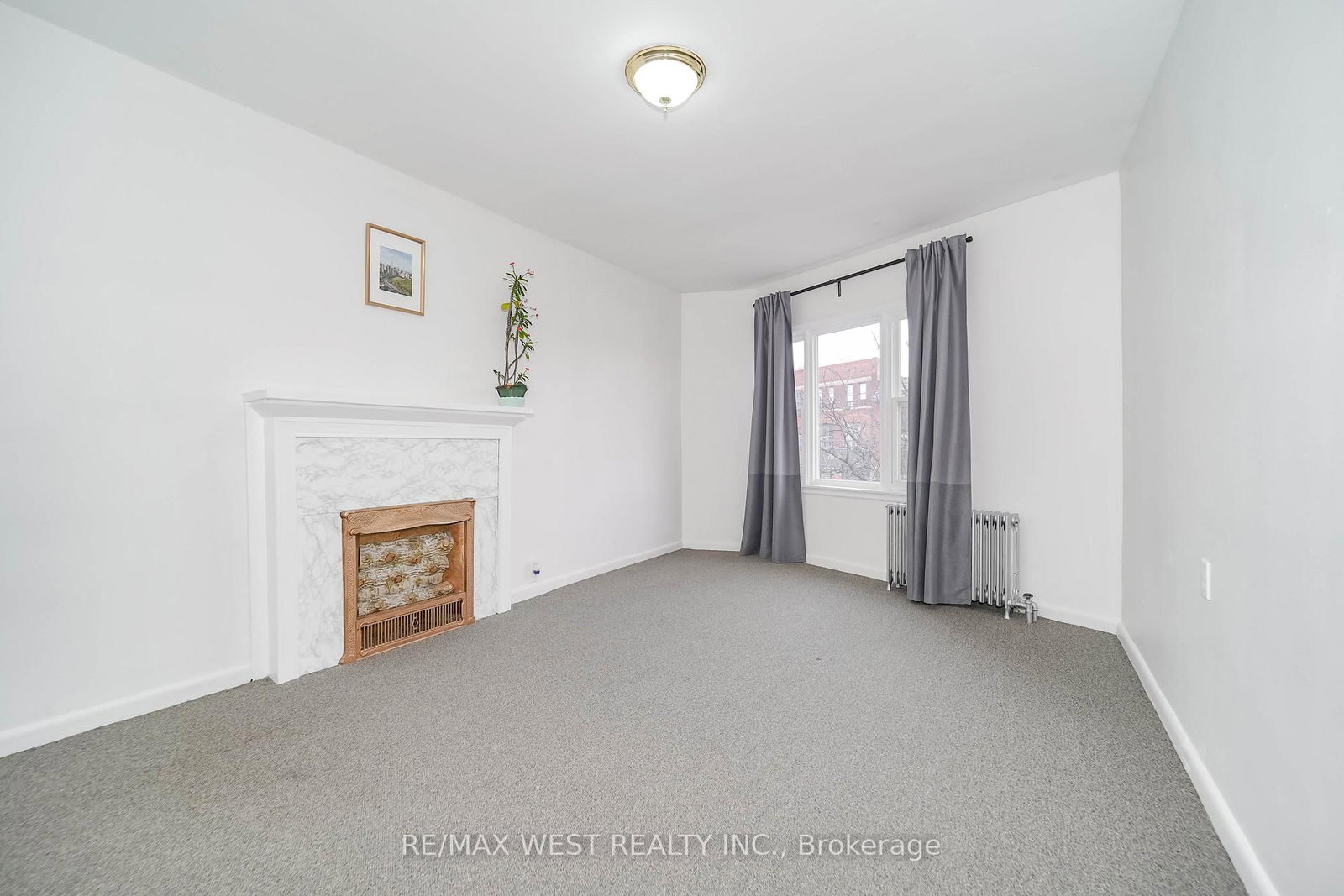 684 College Street - Photo 4