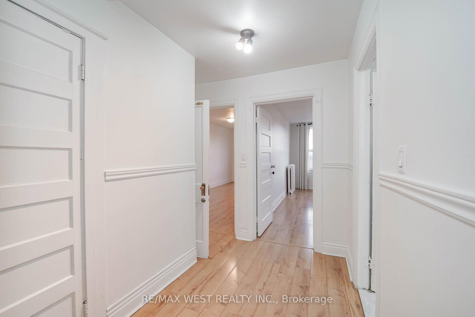 684 College Street - Photo 6