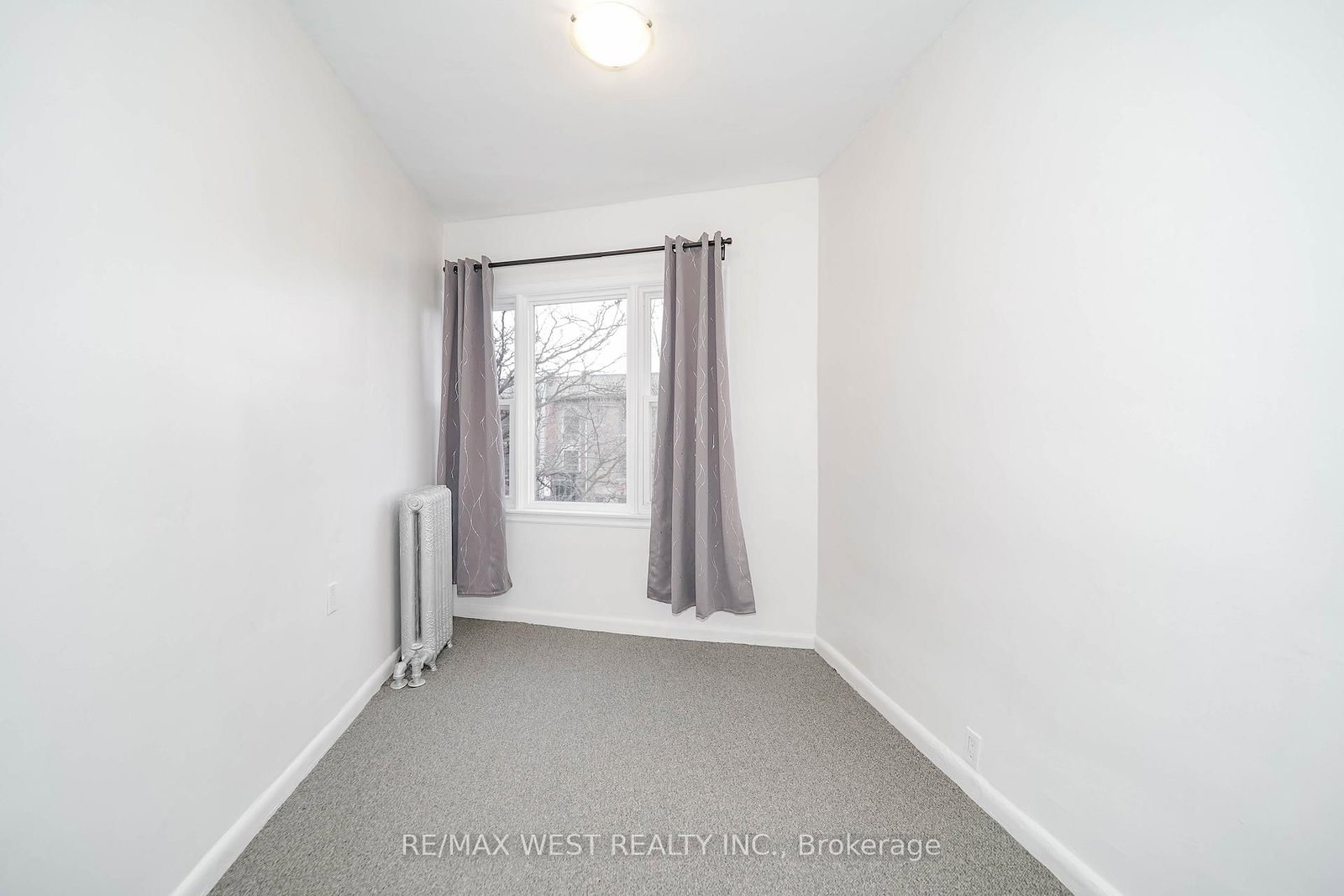 684 College Street - Photo 5