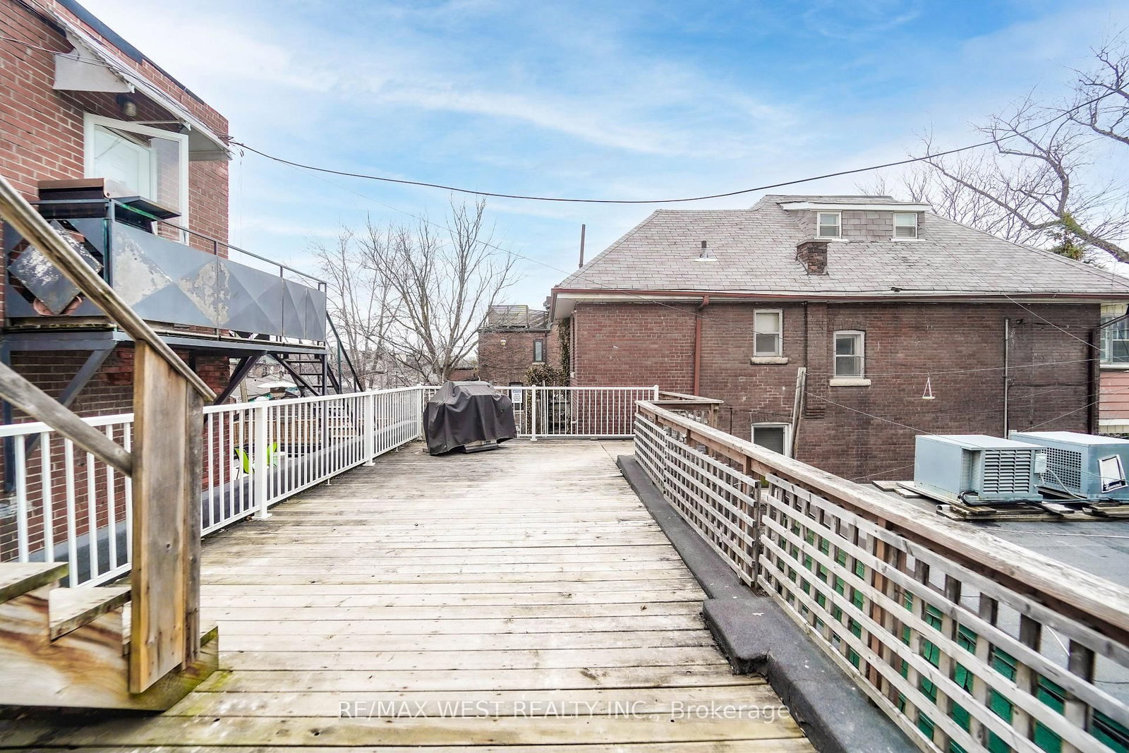 684 College Street - Photo 10