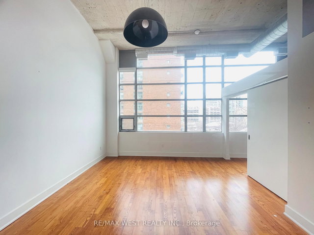 424 - 637 Lake Shore Boulevard W