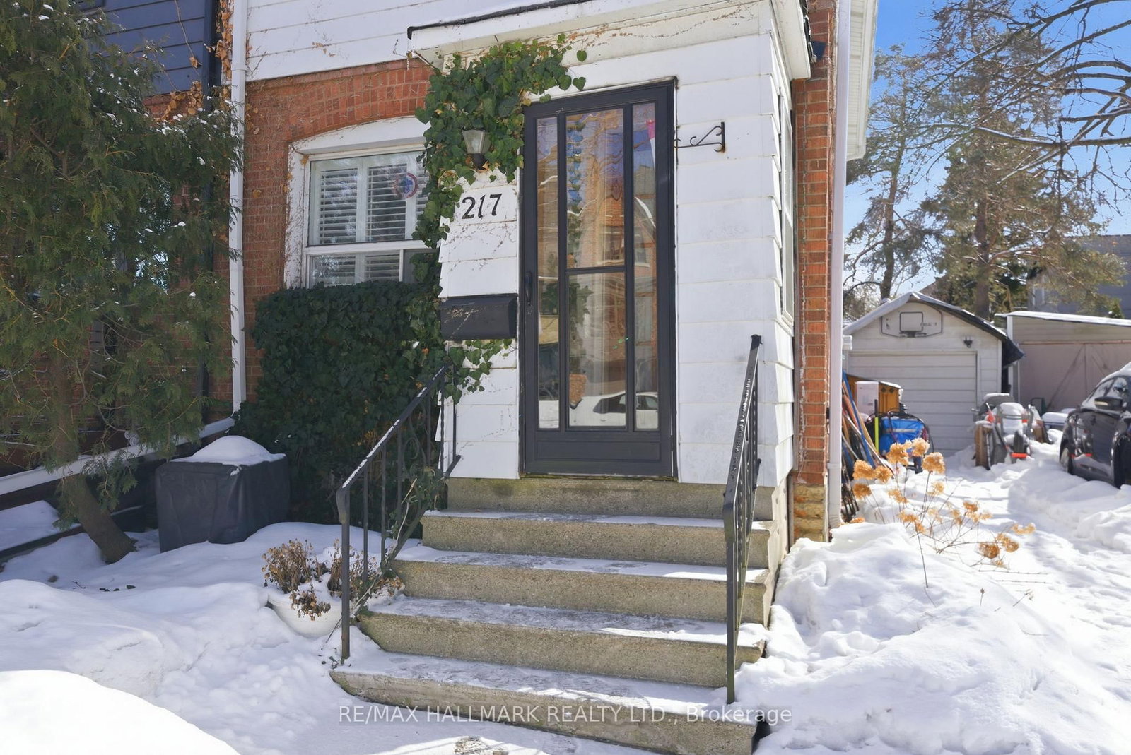 Listing Image 4