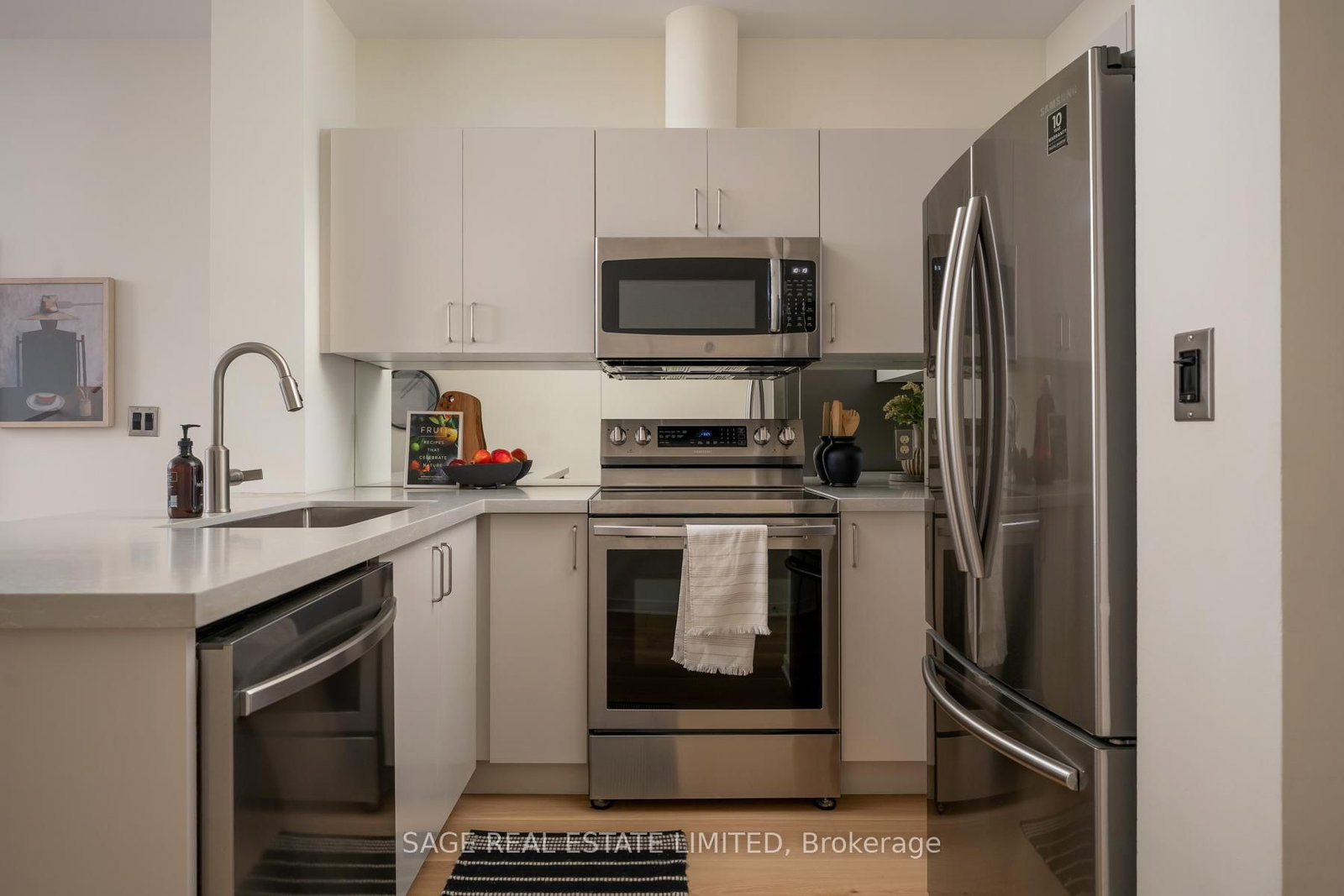 Listing Image 6