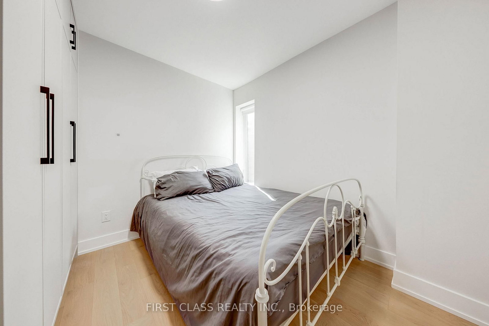 Semi-Detached House for sale at 431 Roxton Road, Toronto, Ontario, M6G 3R5 - Palmerston-Little Italy - MLS: C12880784