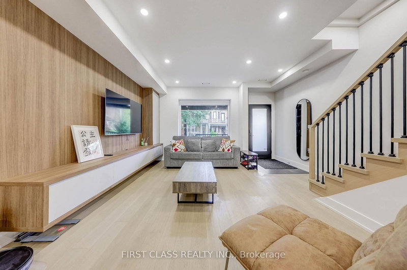 431 Roxton Rd, Toronto, M6G 3R5 | Image 3