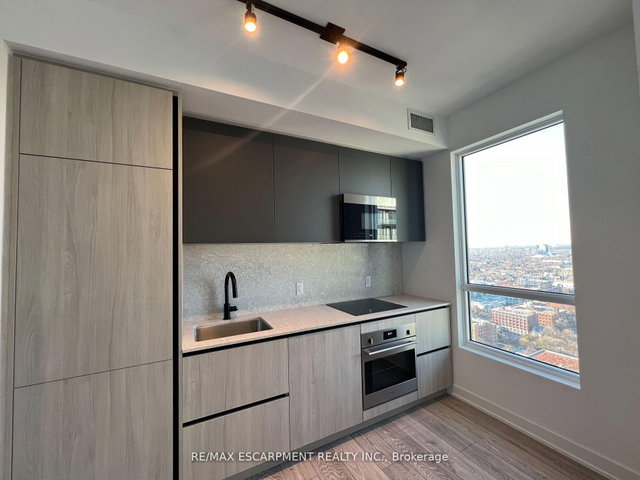 3802 - 108 Peter Street
