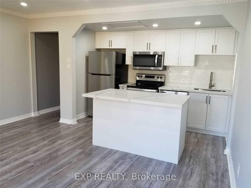 Upper - 33 Mitchell Ave, Toronto, M6J 1C1 | Image 2