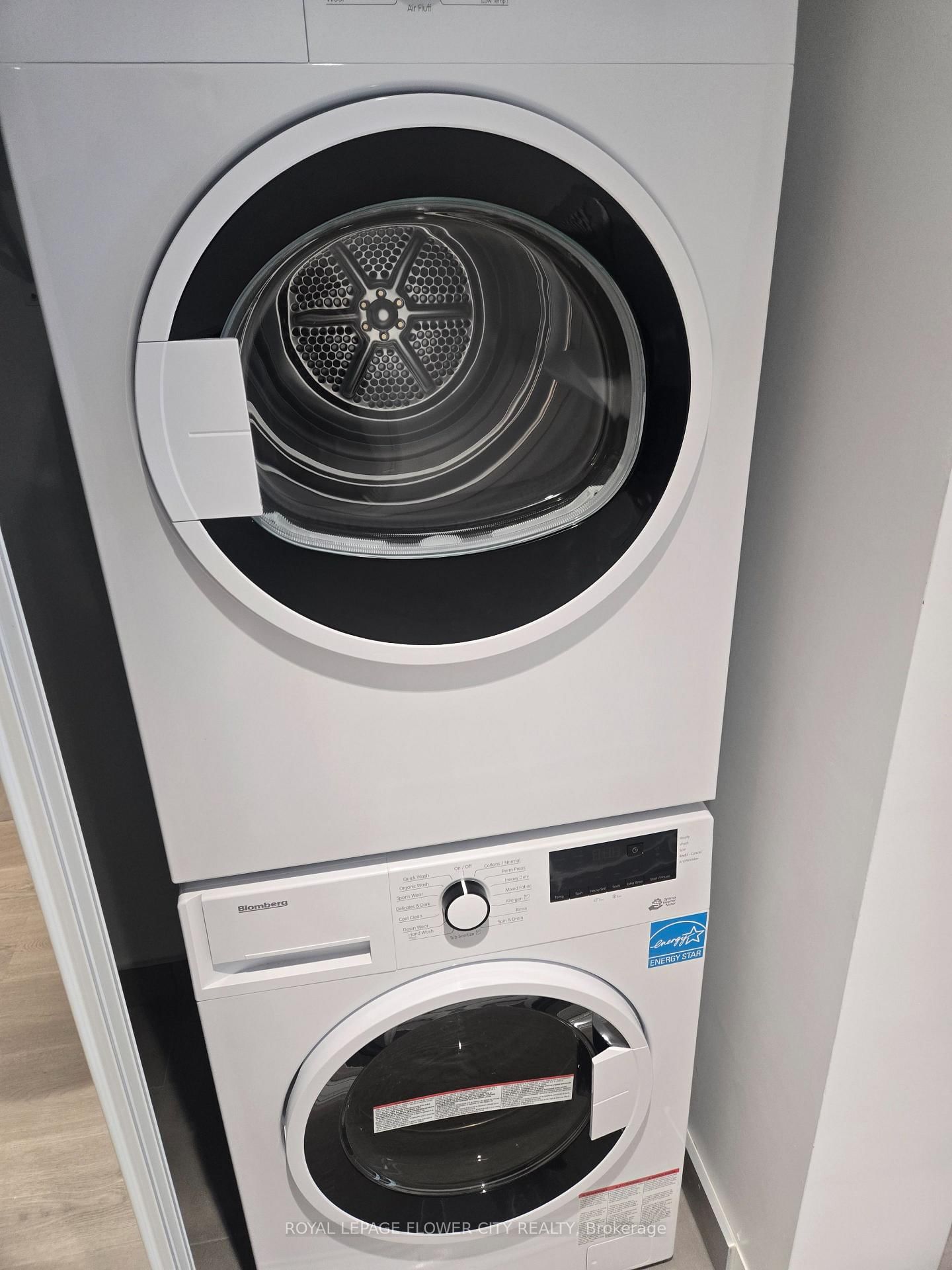 8 Wellesley Street W, Unit 5606 - Photo 9