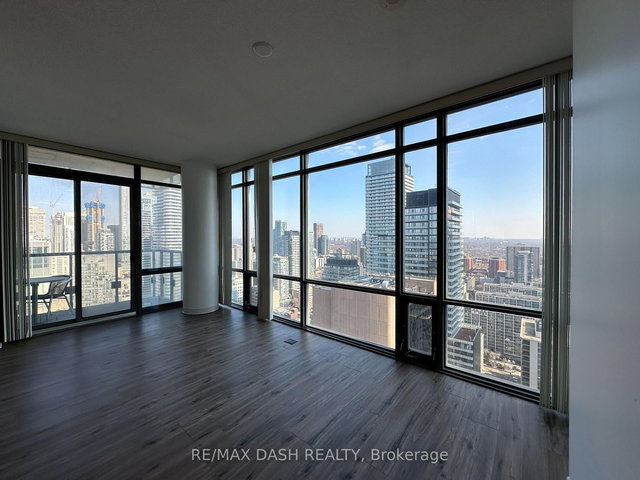 3707 - 38 Grenville Street