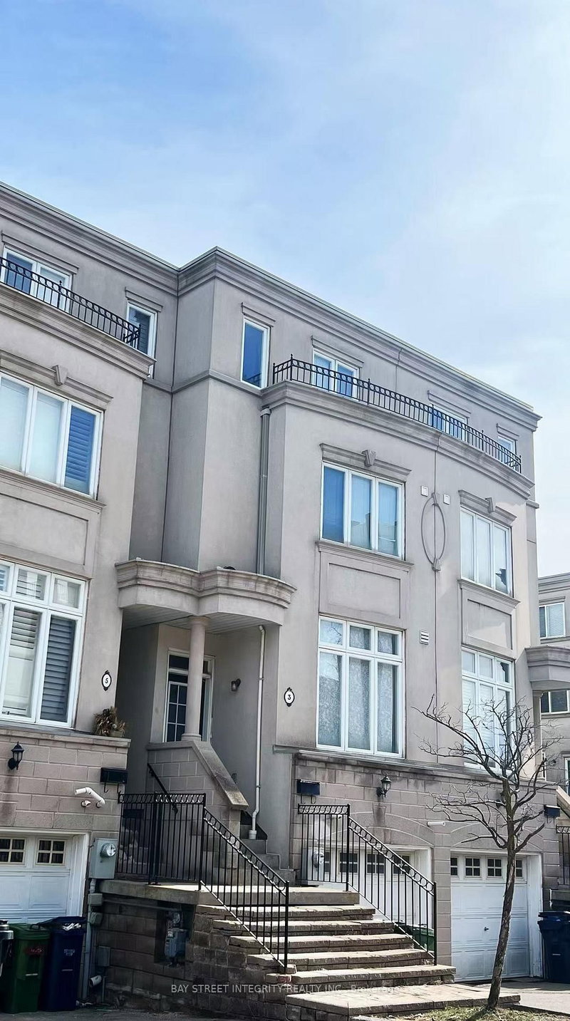 3 English Garden Way, Toronto, M2M 4M4 | Image 2