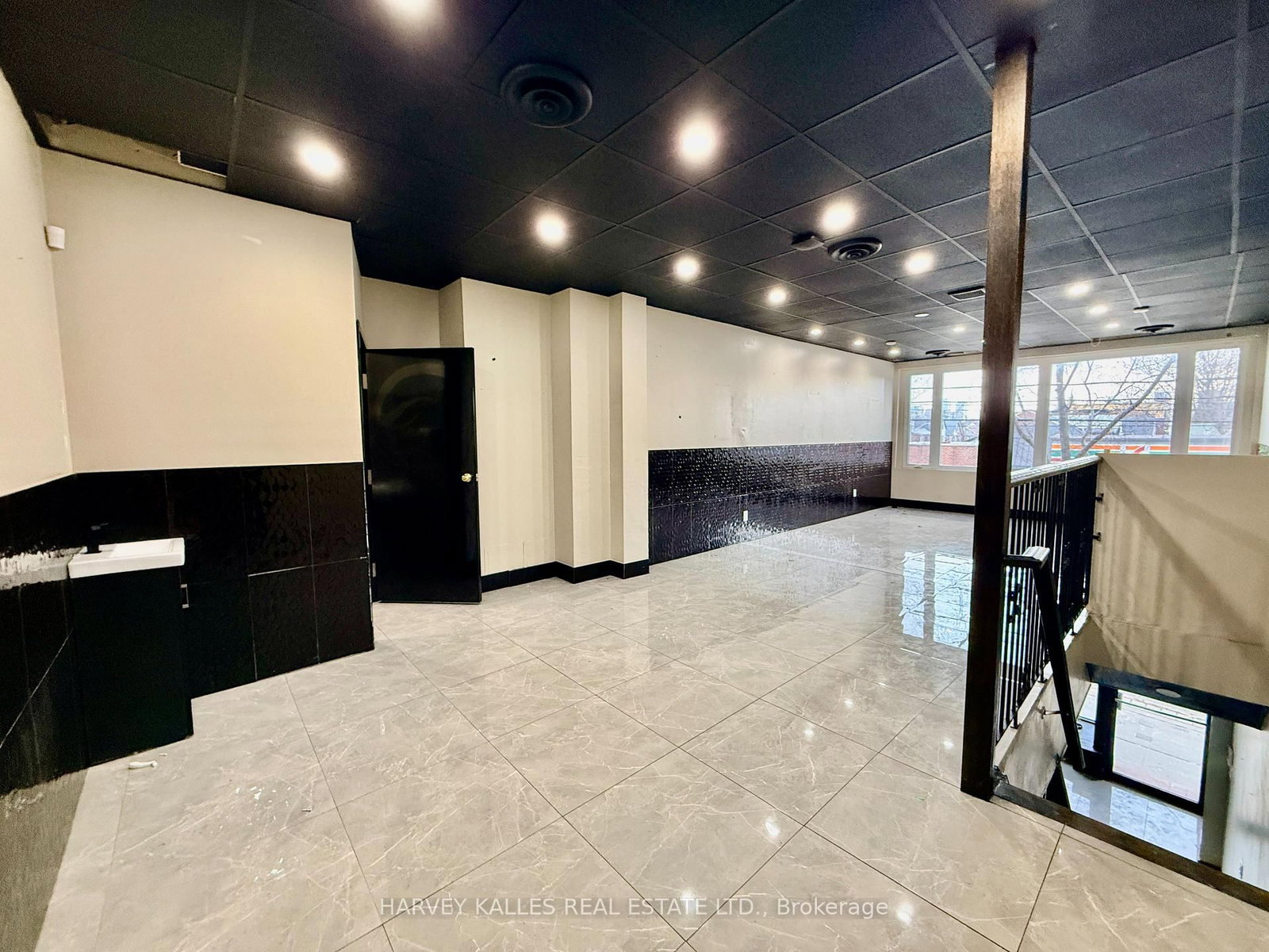 872 Dundas Street W - Photo 8