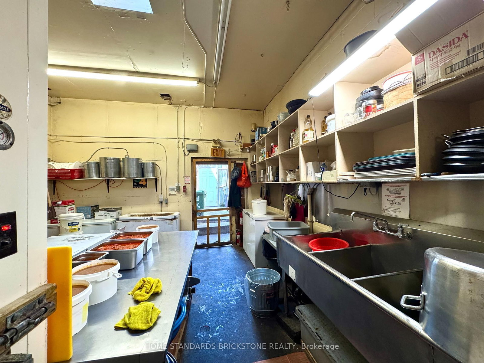 586 Bloor Street W - Photo 10