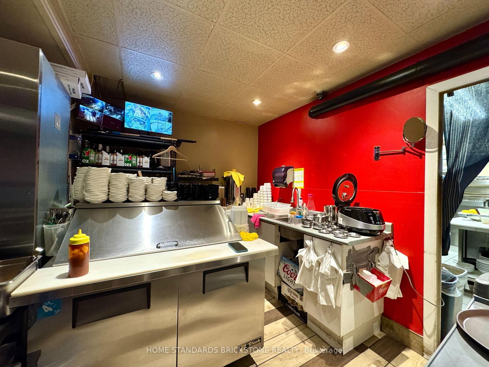 586 Bloor Street W - Photo 7