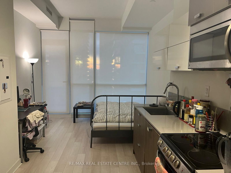 2303 - 290 Adelaide St W, Toronto, M5V 1P6 | Image 3