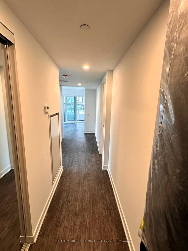 811 - 88 Queen Street E