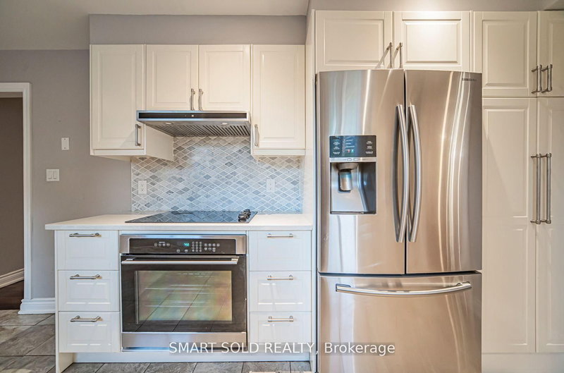 120 Abbeywood Tr, Toronto, M3B 3B5 | Image 3