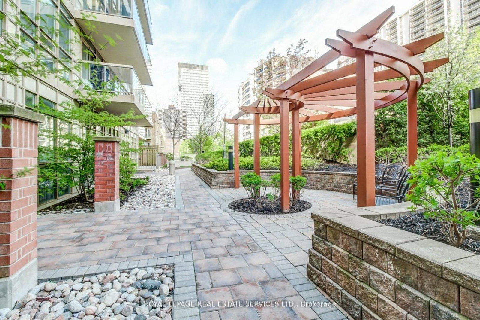Condo for sale at 1203-900 Mount Pleasant Road, Toronto, Ontario, M4P 3J9 - Mount Pleasant West - MLS: C12885776