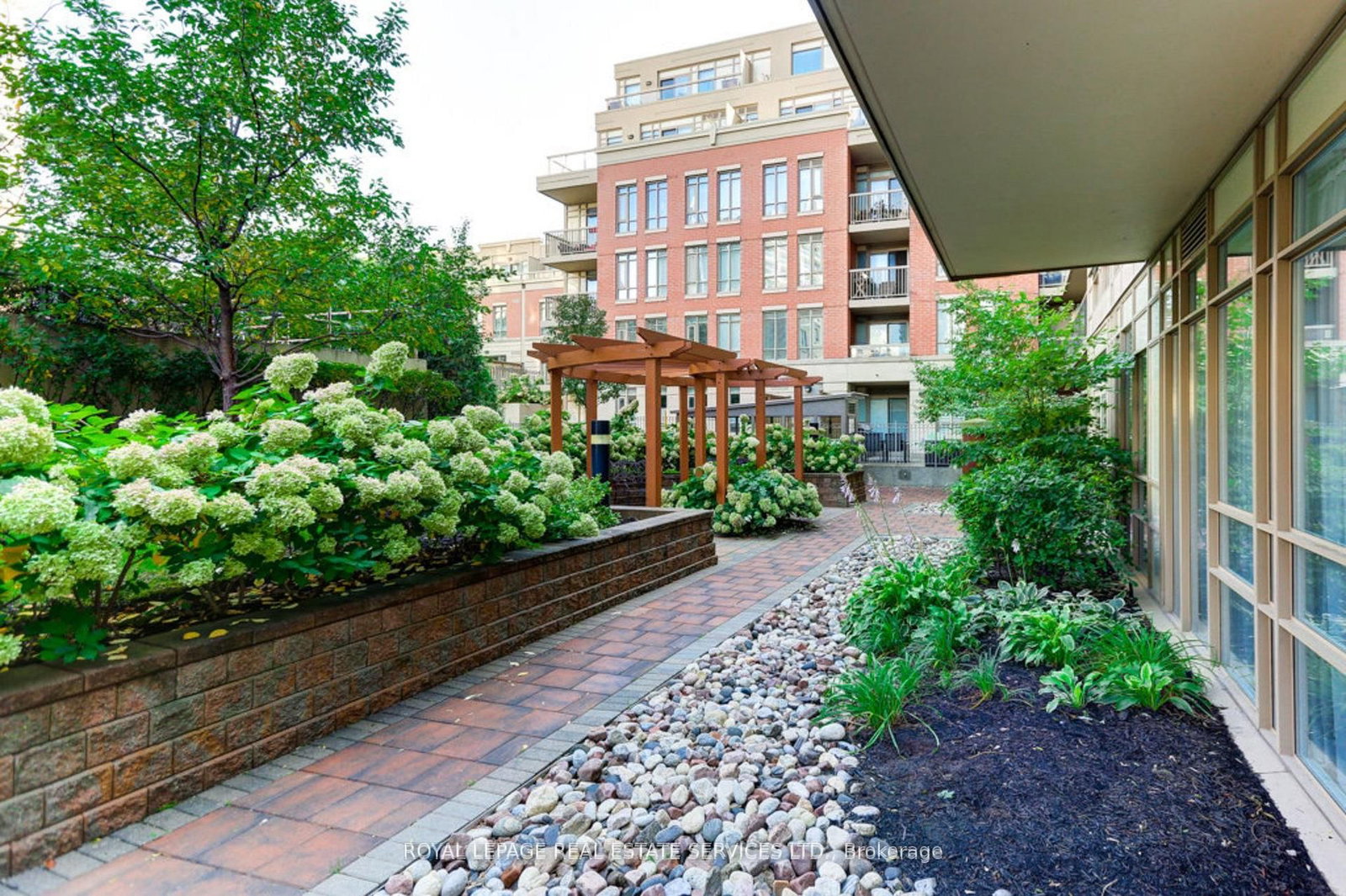 Condo for sale at 1203-900 Mount Pleasant Road, Toronto, Ontario, M4P 3J9 - Mount Pleasant West - MLS: C12885776