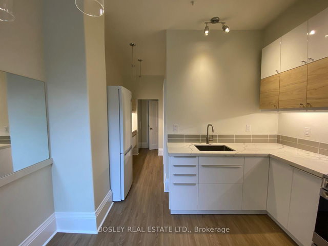 2 - 988 Queen Street W