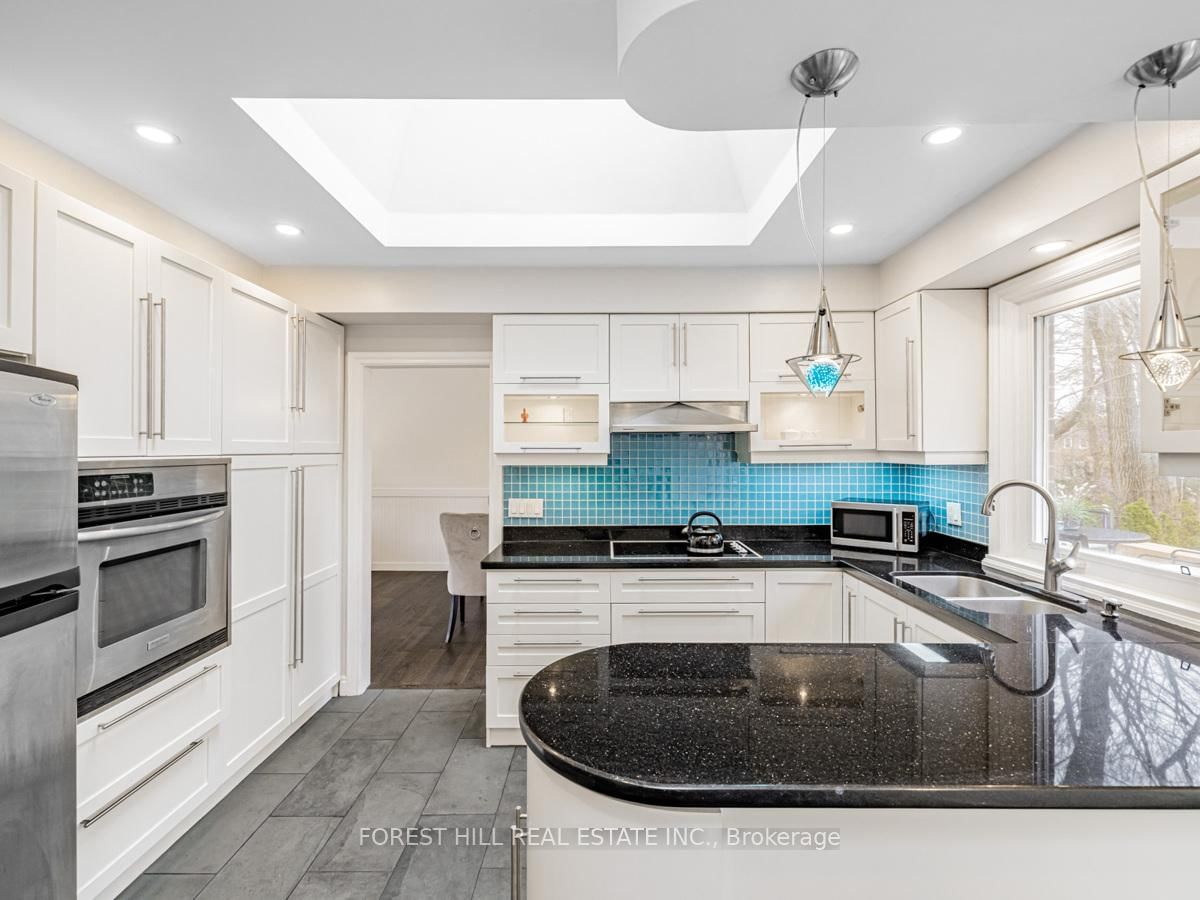 Detached House for sale at 137 Citation Drive, Toronto, Ontario, M2K 1T3 - Bayview Village - MLS: C12886376