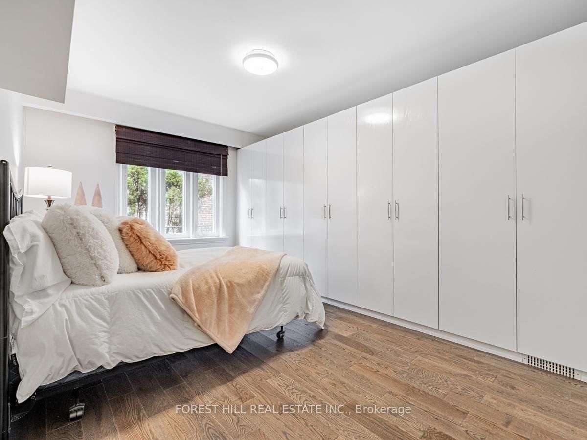 Detached House for sale at 137 Citation Drive, Toronto, Ontario, M2K 1T3 - Bayview Village - MLS: C12886376