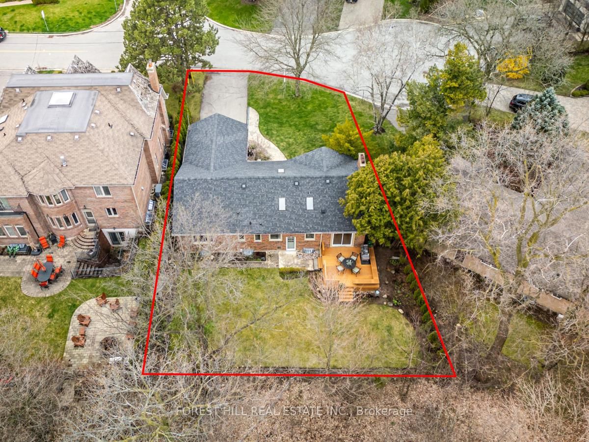 Detached House for sale at 137 Citation Drive, Toronto, Ontario, M2K 1T3 - Bayview Village - MLS: C12886376