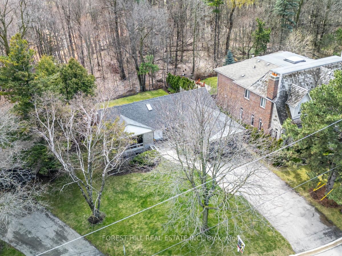 Detached House for sale at 137 Citation Drive, Toronto, Ontario, M2K 1T3 - Bayview Village - MLS: C12886376