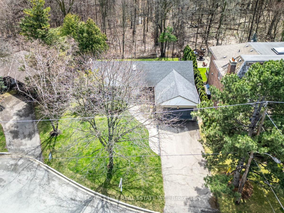 Detached House for sale at 137 Citation Drive, Toronto, Ontario, M2K 1T3 - Bayview Village - MLS: C12886376