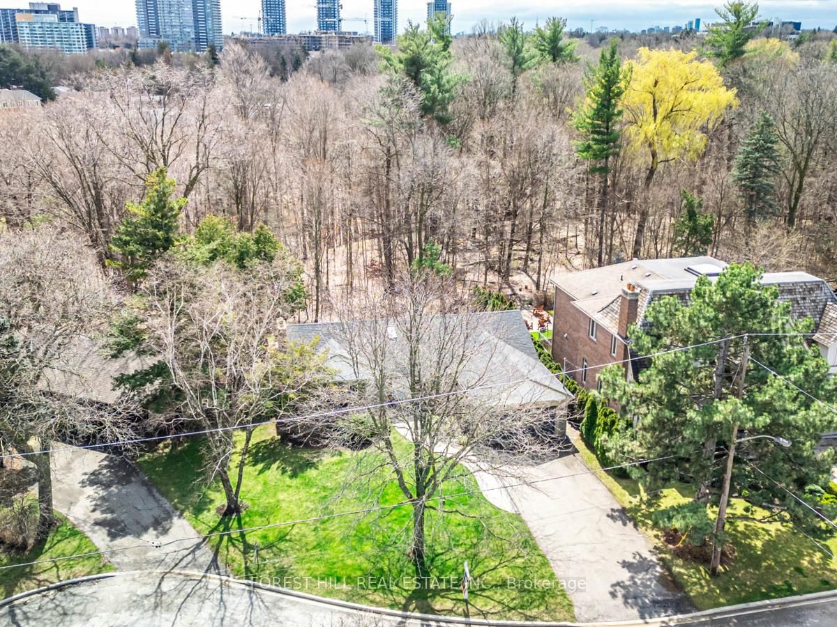 Detached House for sale at 137 Citation Drive, Toronto, Ontario, M2K 1T3 - Bayview Village - MLS: C12886376