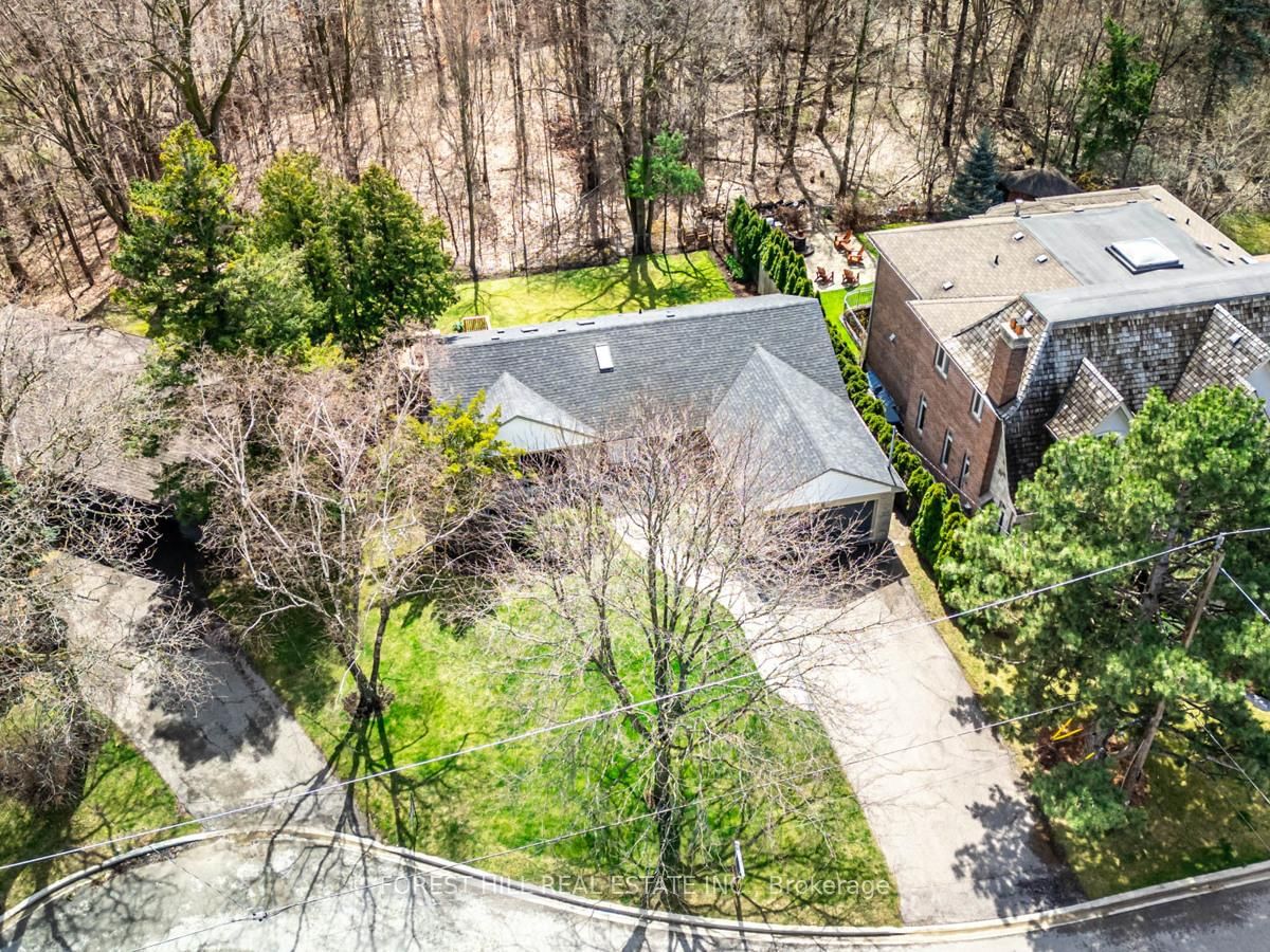 Detached House for sale at 137 Citation Drive, Toronto, Ontario, M2K 1T3 - Bayview Village - MLS: C12886376