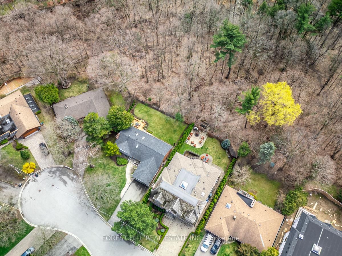 Detached House for sale at 137 Citation Drive, Toronto, Ontario, M2K 1T3 - Bayview Village - MLS: C12886376