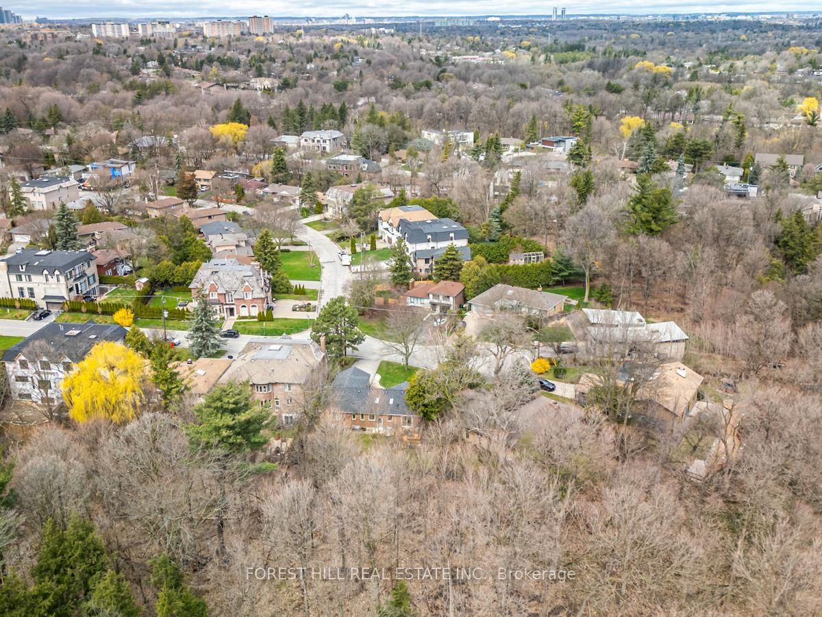 Detached House for sale at 137 Citation Drive, Toronto, Ontario, M2K 1T3 - Bayview Village - MLS: C12886376