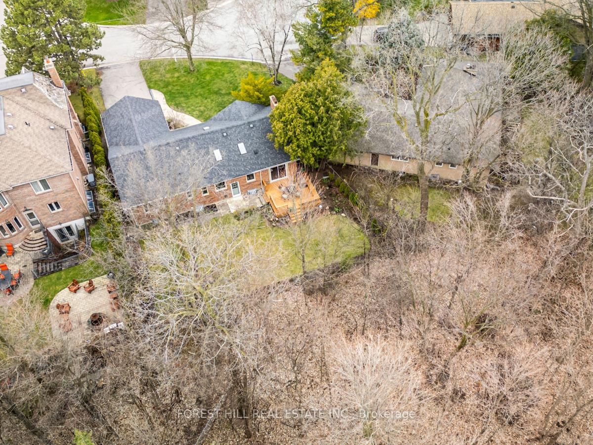 Detached House for sale at 137 Citation Drive, Toronto, Ontario, M2K 1T3 - Bayview Village - MLS: C12886376