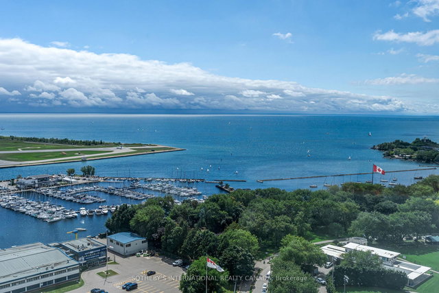 2704 - 628 Fleet Street