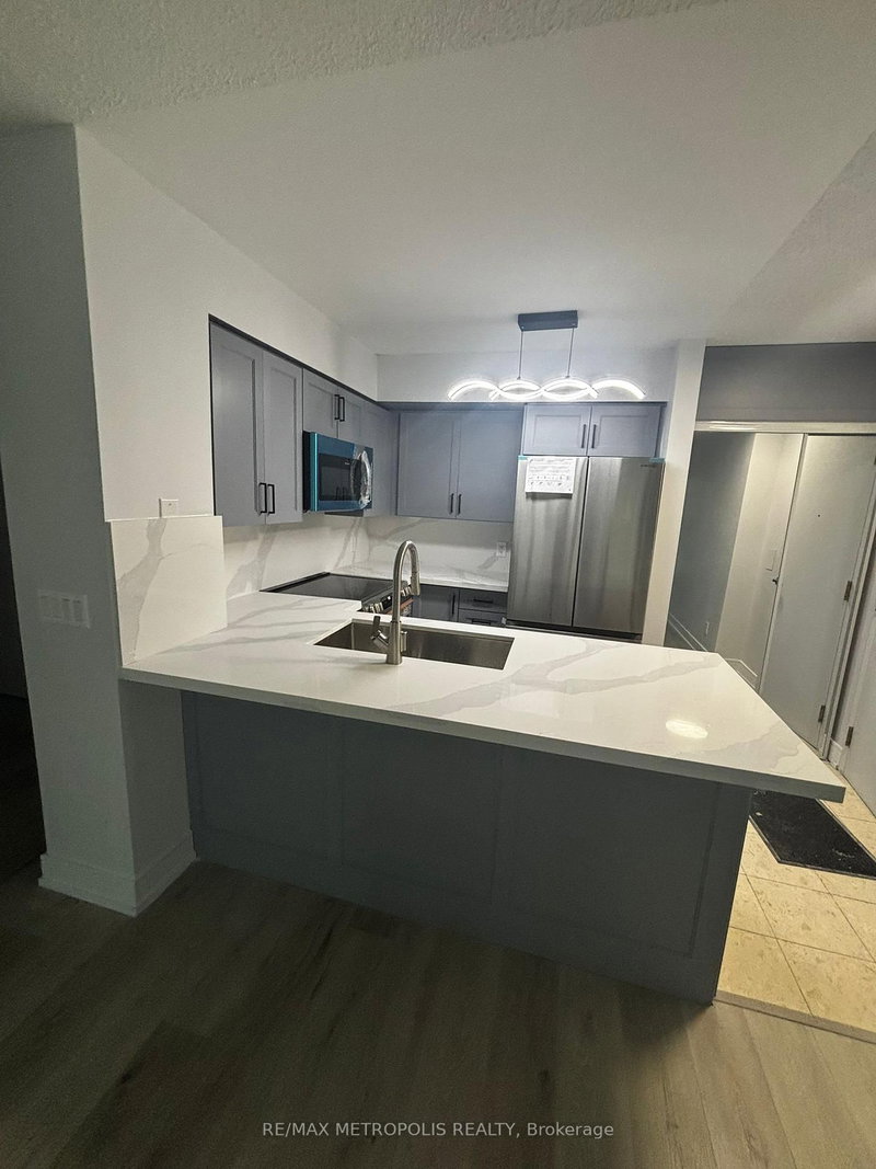 307 - 30 Grand Trunk Cres, Toronto, M5J 3A4 | Image 3
