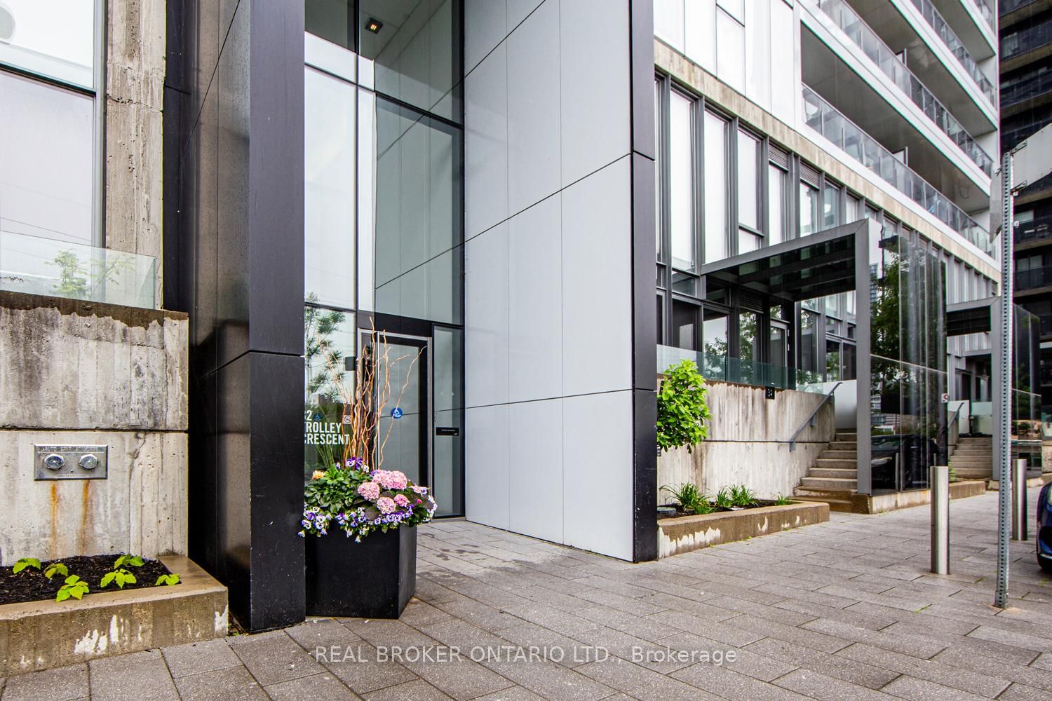 Condo for sale at 423-32 Trolley Crescent, Toronto, Ontario, M5A 0E8 - Moss Park - MLS: C12886644