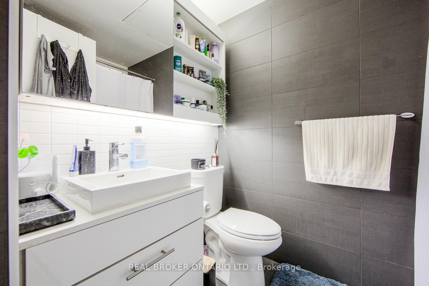 Condo for sale at 423-32 Trolley Crescent, Toronto, Ontario, M5A 0E8 - Moss Park - MLS: C12886644