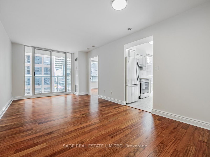 home for lease on 503-43 Eglinton Avenue E