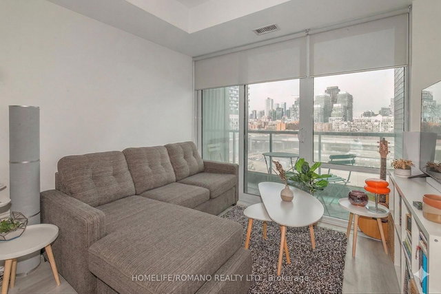 823 - 1 Edgewater Drive